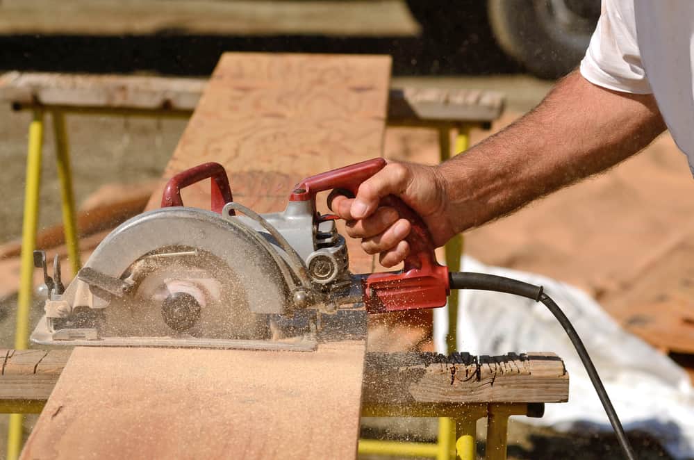 Circular Saw Showdown: Rear Handle Vs Regular Top Handle - Which Is Better?